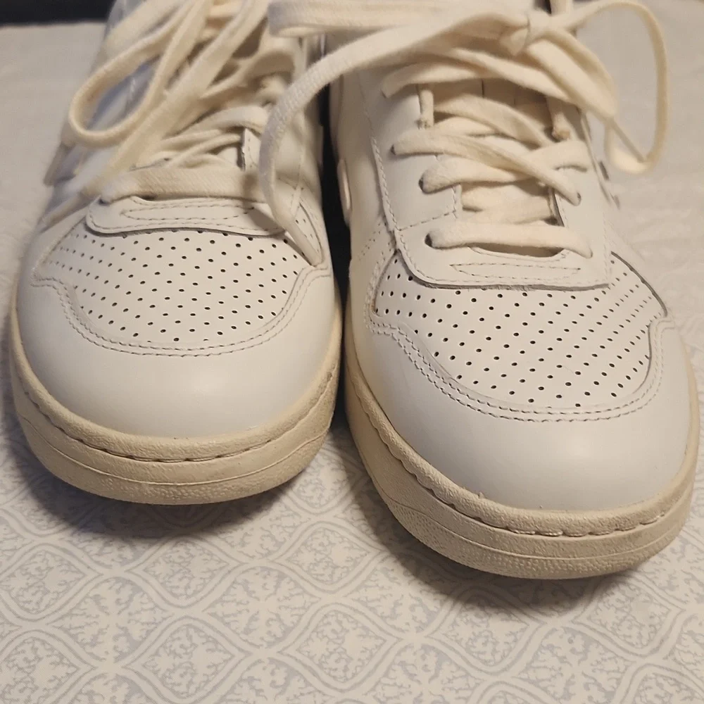 Veja V-10 All White Low Top Lace Up Sneakers Size 37/6 Women